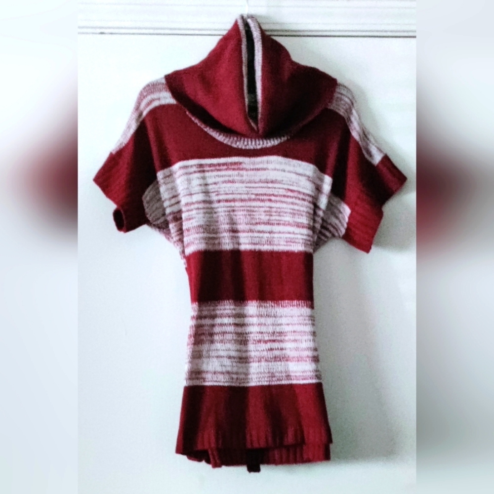 NWOT Burgundy & White Short Sleeve Sweater Blouse